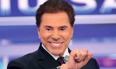 Silvio Santos apresentando seu programa no SBT