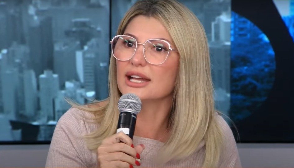 Antonia Fontenelle no estúdio do Morning Show