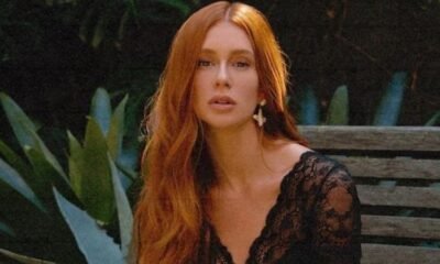 Marina Ruy Barbosa posando para a foto sentada em uma espreguiçadeira