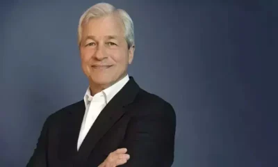 Jamie Dimon, CEO do J.P. Morgan, mantém um pé em Harris e outro em Trump