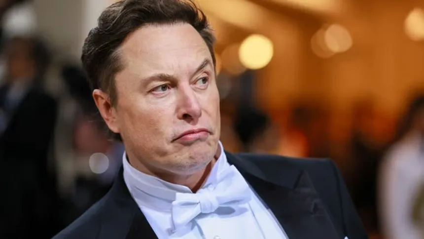 Investidores da Tesla chamam Musk de