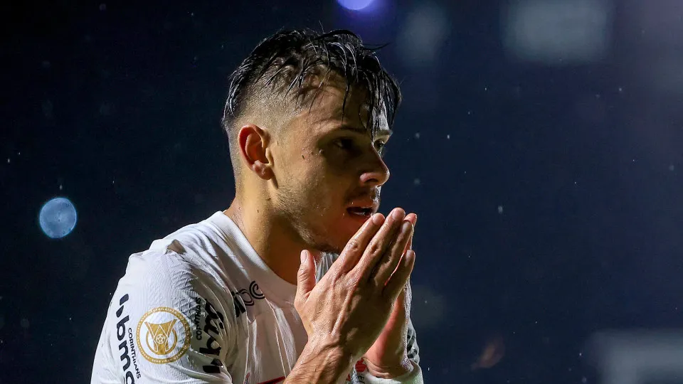 Corinthians vence no sufoco com um a menos e entra na briga da Sul-Americana