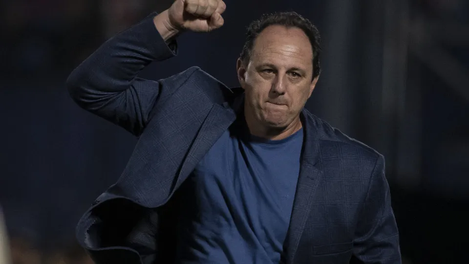 Estrela de Ceni brilha, Bahia vence Atlético Nacional e vira líder do grupo