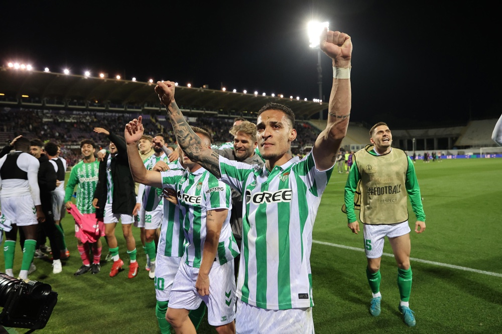 Herói do Betis, Antony comemora boa fase e se emociona: ‘Vivi momentos difíceis na minha vida’