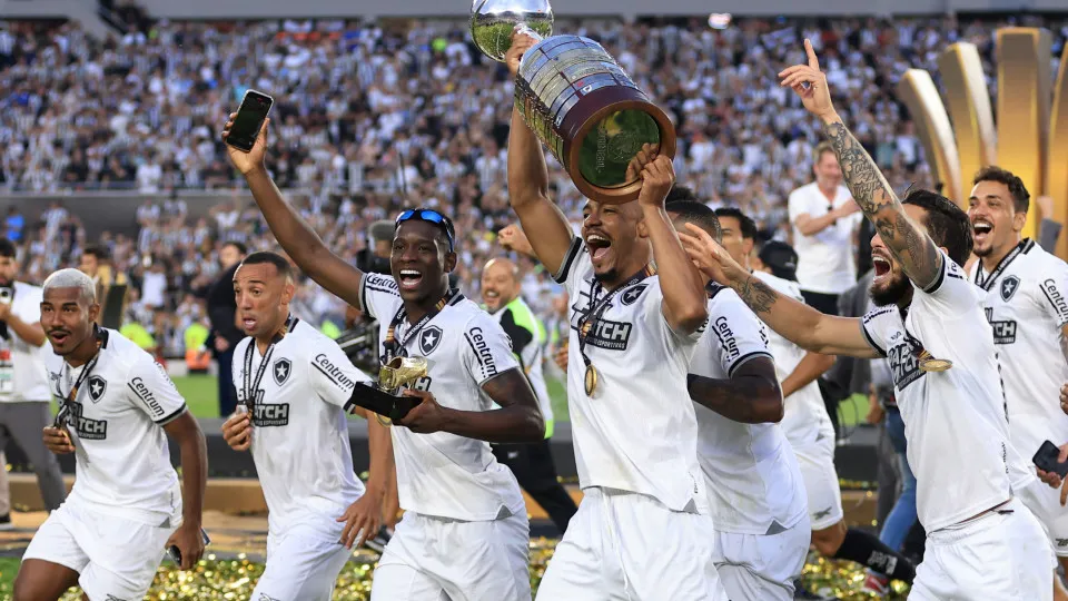 Paiva quer Botafogo campeão mundial e promete ‘bofetada’ em dupla do PSG