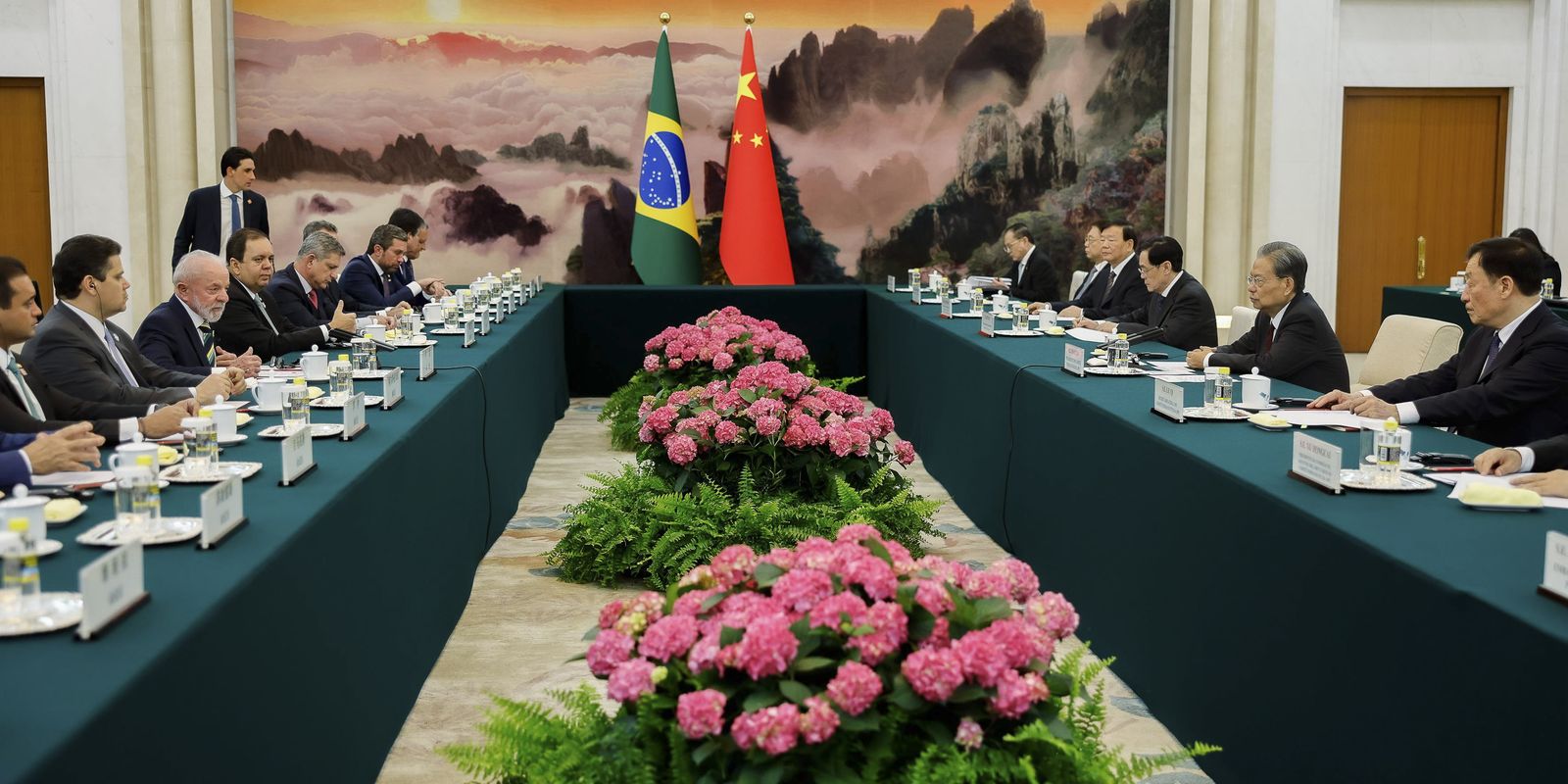 Parcerias com China beneficiarão infraestrutura e saúde, diz Lula