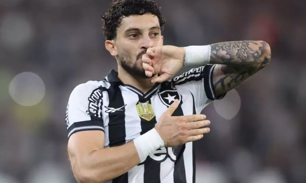 Alex Telles faz previsão para Botafogo e Palmeiras no Mundial: ‘Jogo histórico’