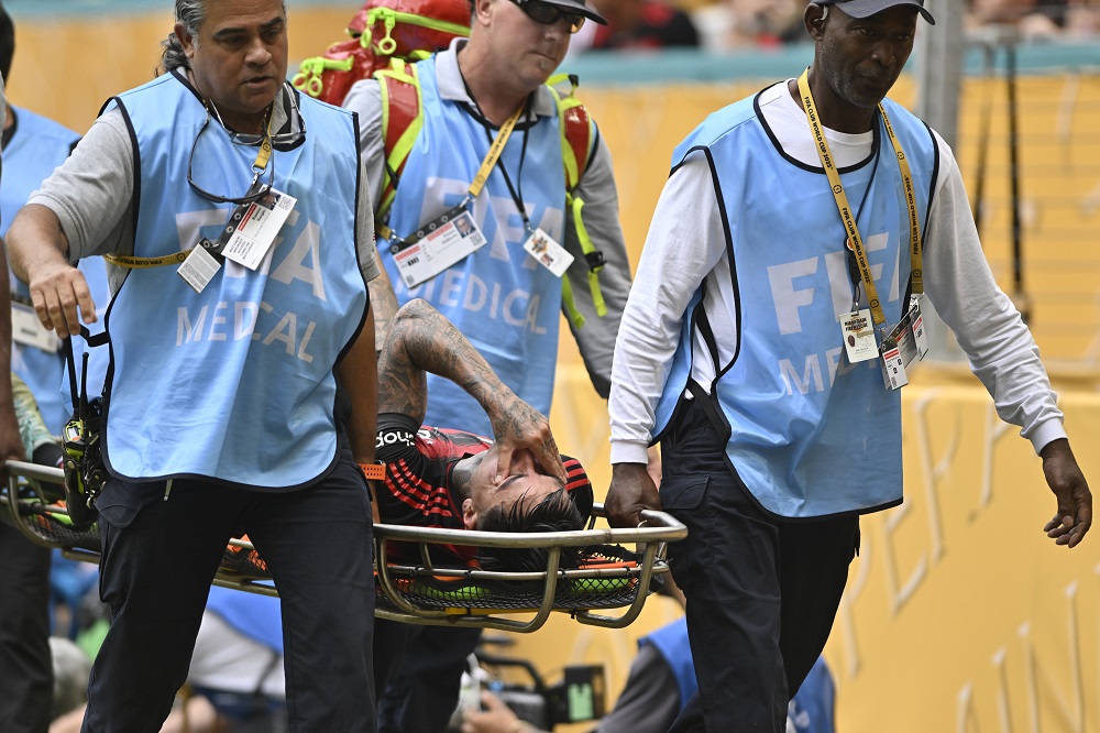 Flamengo confirma fratura no pé direito de Erick Pulgar