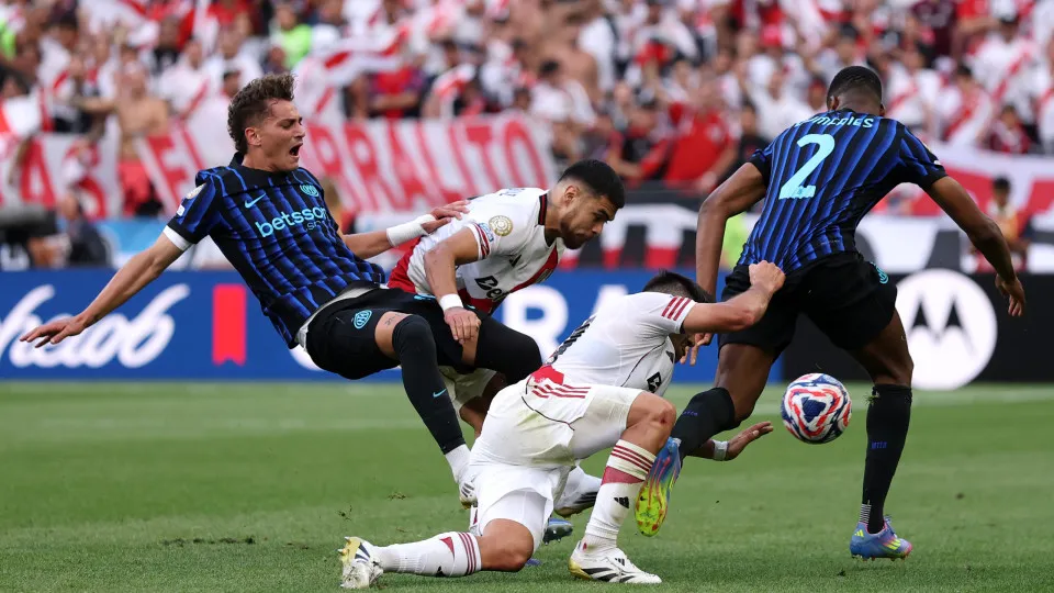 Inter x River termina em confusão, e argentino precisa ser contido em campo