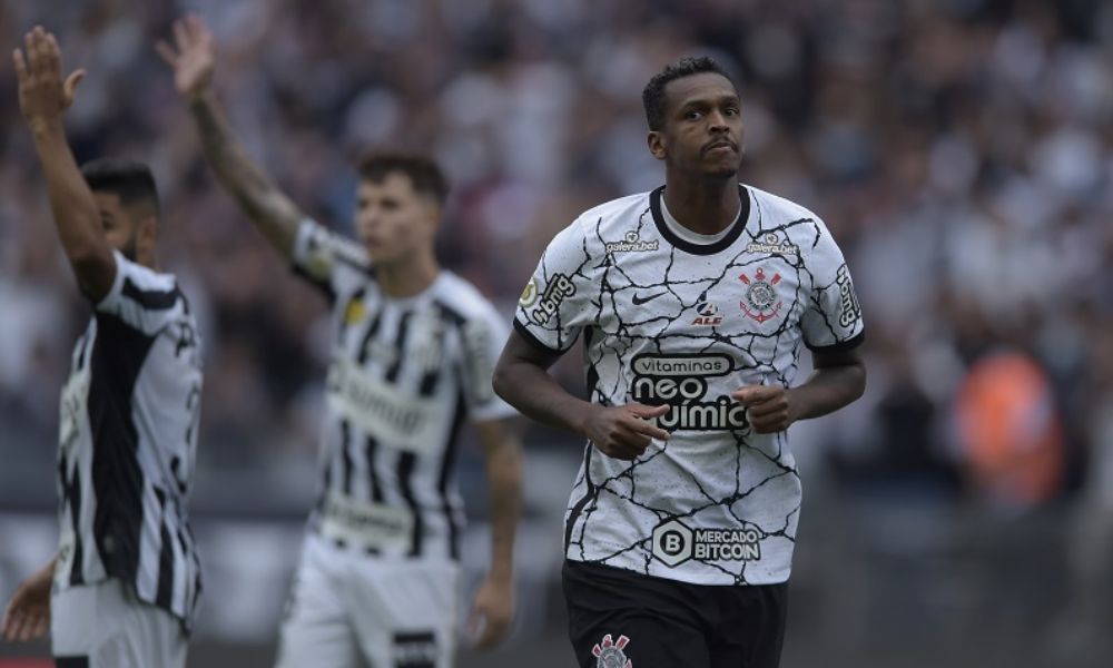 Jô, ex-jogador do Corinthians, é preso no Aeroporto de Guarulhos por não pagar pensão