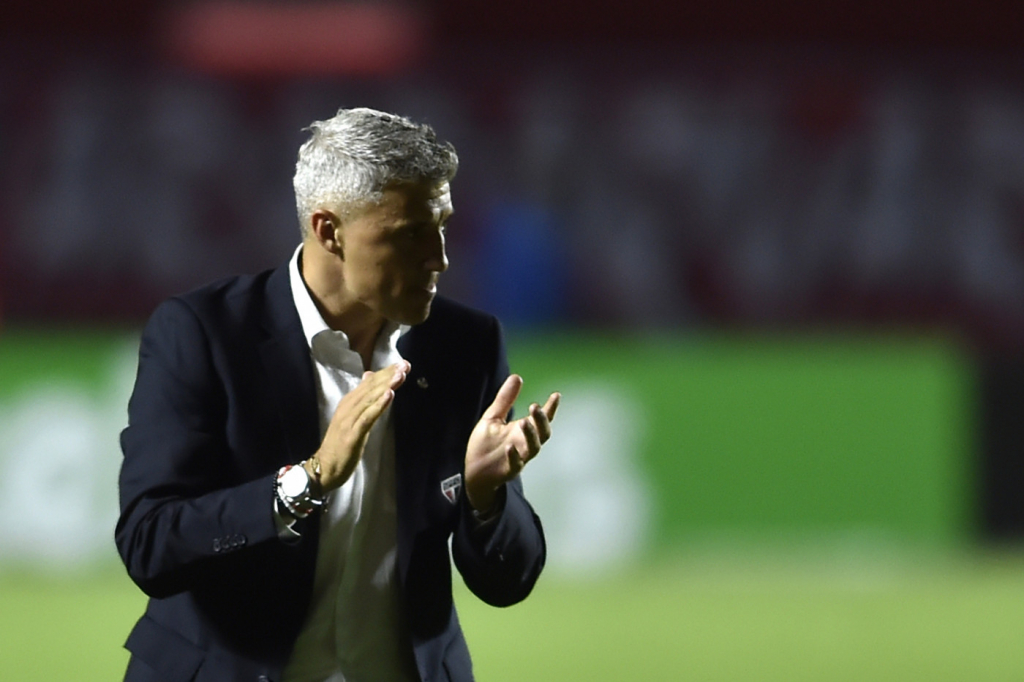 São Paulo acerta retorno do técnico Crespo por recuperação no Campeonato Brasileiro