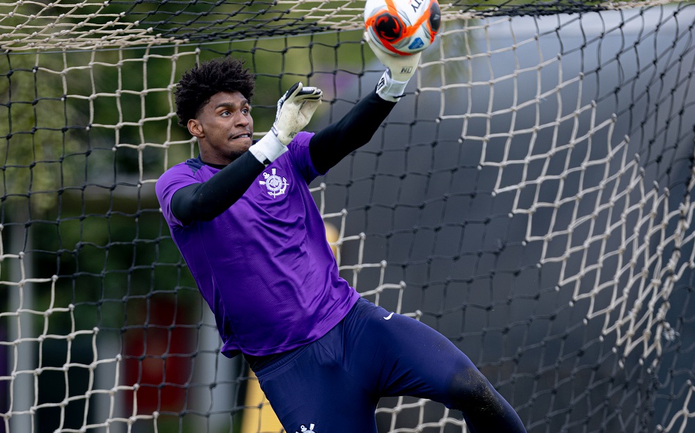 Corinthians treina em dois períodos e Hugo Souza celebra um ano de clube: ‘Primeiro de muitos’