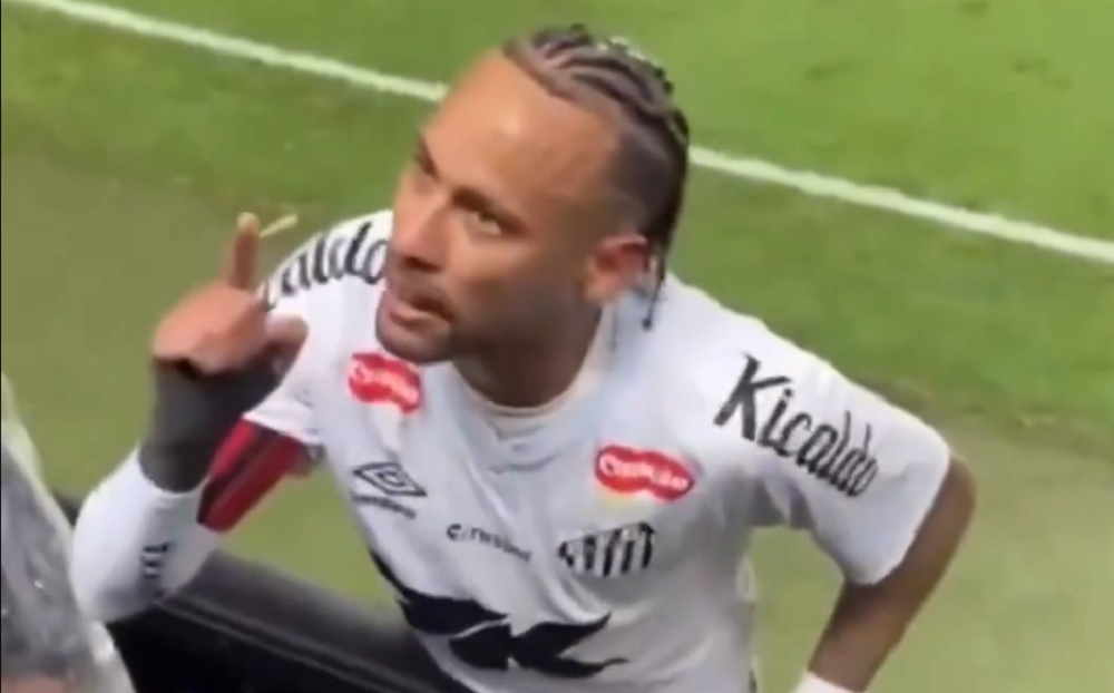 Discussões de Neymar com torcedores viram rotina em retorno ao Santos; relembre
