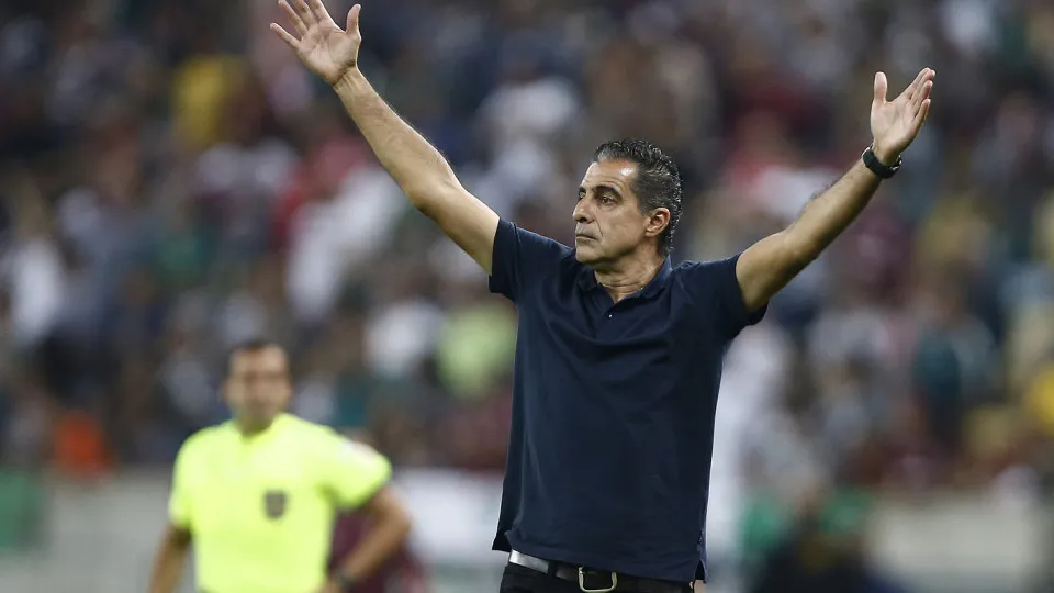 Insatisfação de Textor com Paiva teve início em clássico entre Botafogo e Flamengo