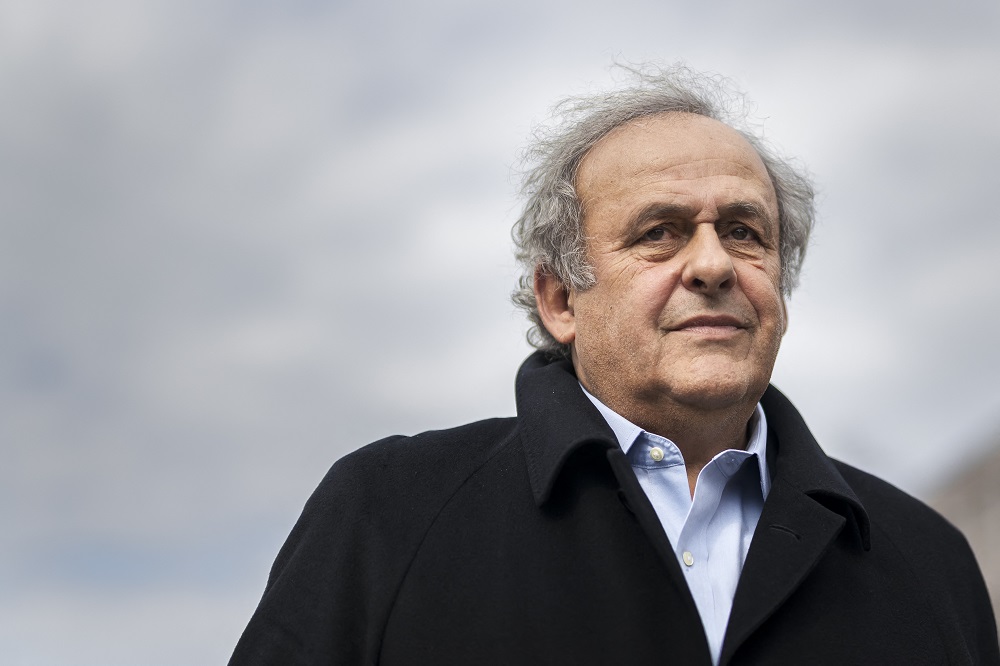 Michel Platini tem residência assaltada na França e ladrão leva mais de 20 troféus