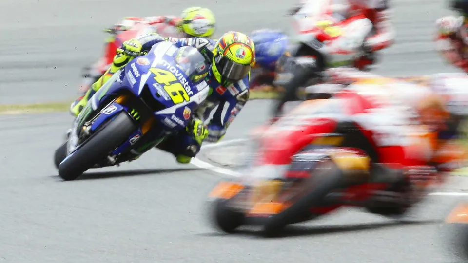 Motociclista espanhol de 20 anos morre durante treino em circuito na França