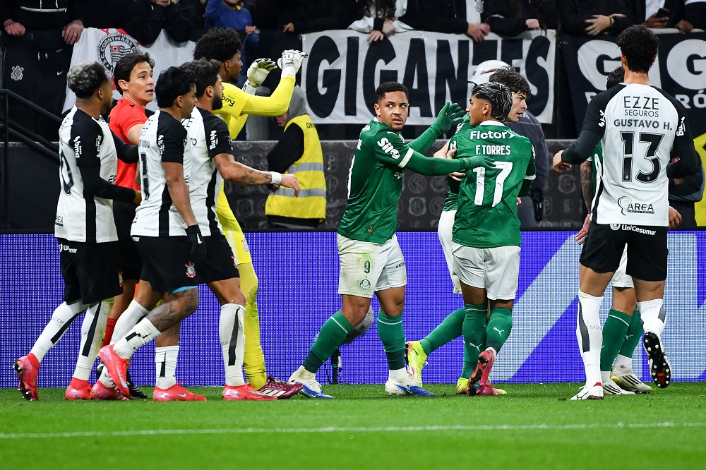 Palmeiras está certo em reclamar da arbitragem? Veja análise do Bate-Pronto sobre clássico com o Corinthians