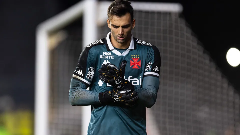 Vasco anuncia a renovação de contrato com o goleiro Léo Jardim até 2030