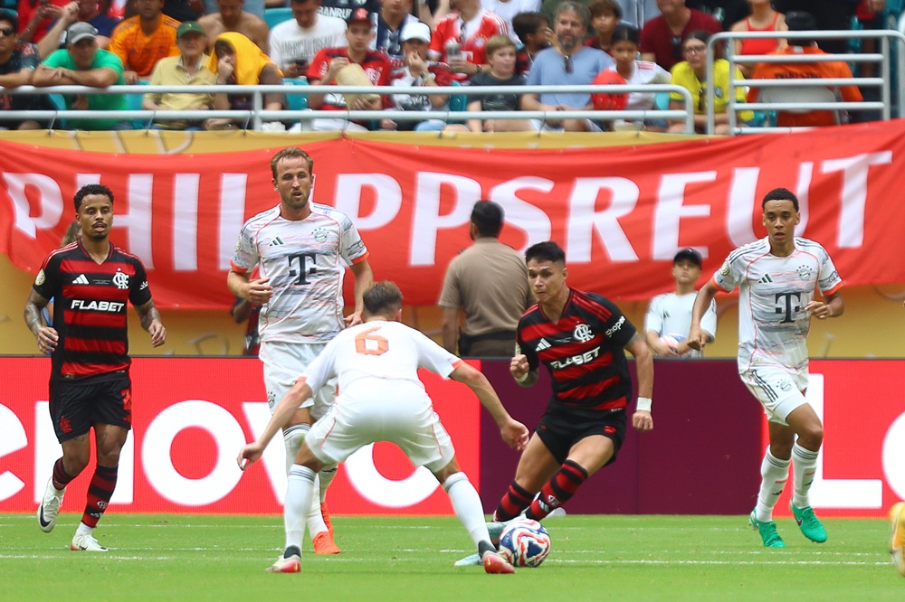 Zico elogia Flamengo e questiona domínio do Bayern de Munique: ‘Rossi pegou uma bola’