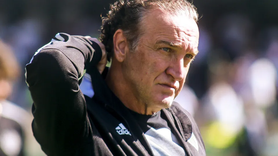 Atlético-MG anuncia saída do técnico Cuca, oito meses após contratação