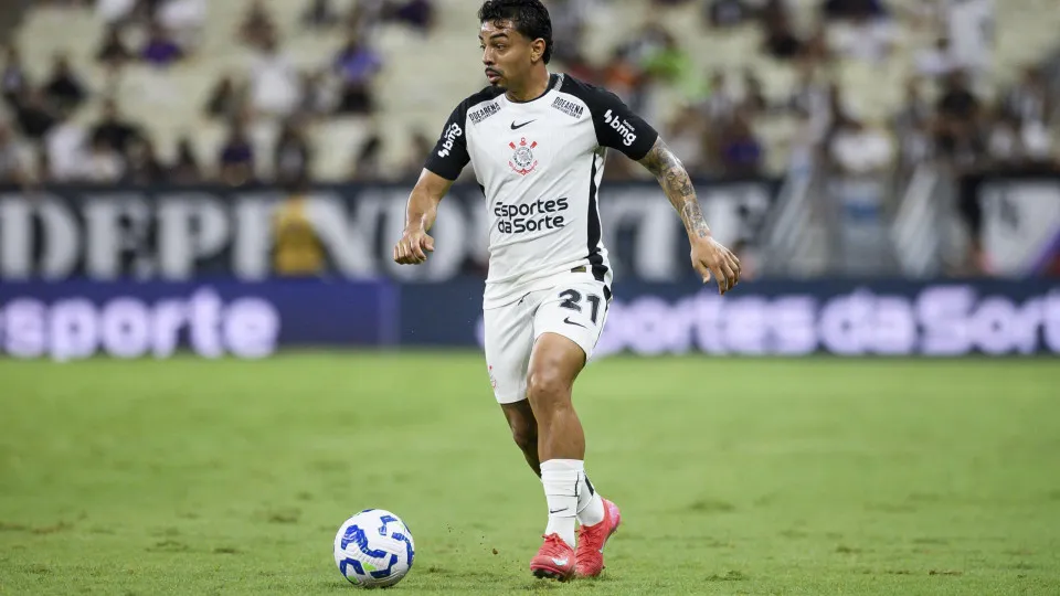 Corinthians aproveita expulsão, supera Palmeiras e avança na Copa do Brasil