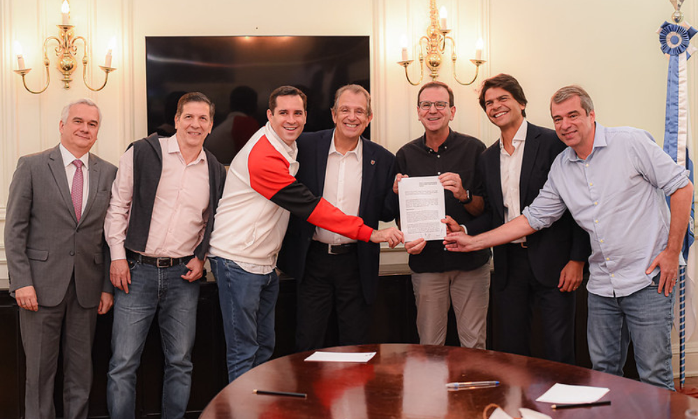 Flamengo e Prefeitura do Rio firmam compromisso e clube mantém terreno de futuro estádio no Gasômetro
