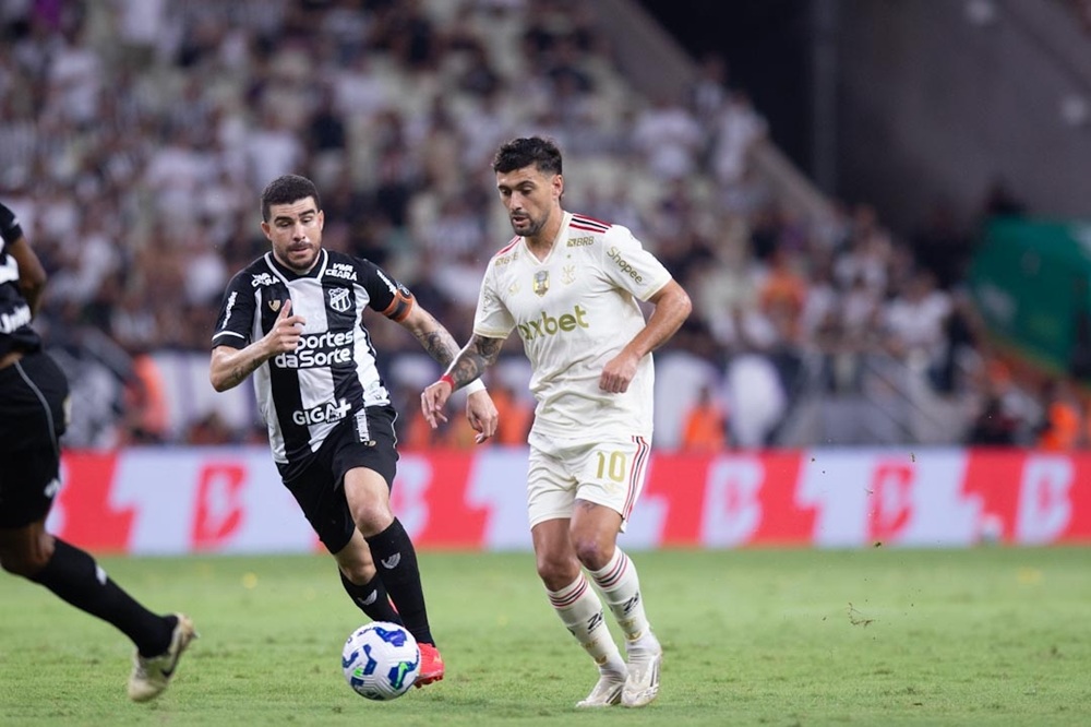 Flamengo empata com o Ceará, mantém liderança do Brasileirão, mas vê Cruzeiro encostar