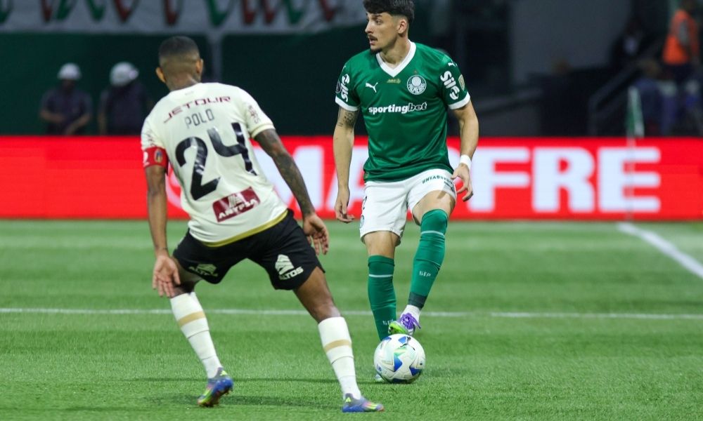 Palmeiras administra vantagem, fica no empate com Universitário e vai às quartas de final da Libertadores