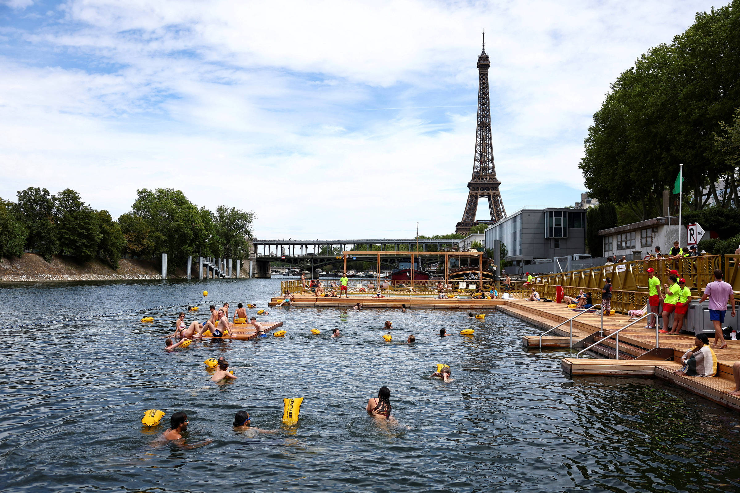 Paris: abertura do Sena para banho atrai turistas – 20/08/2025 – Turismo