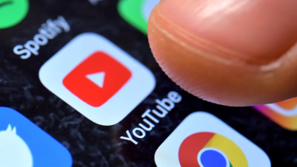 Petição exige fim de medida do YouTube que estima idade com IA