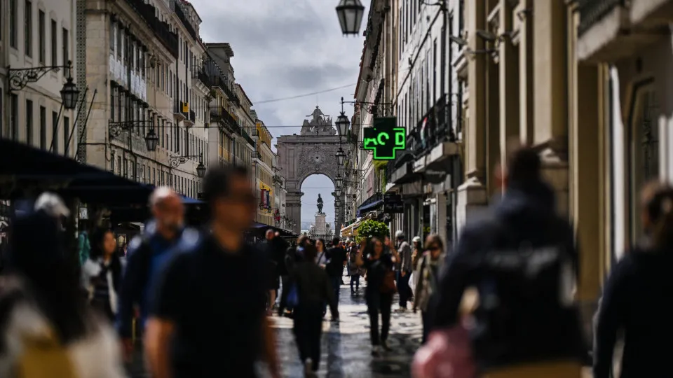 Por que as pessoas querem fugir desses países europeus?