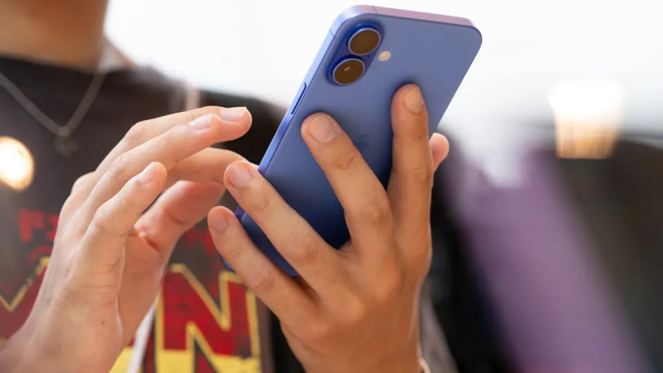 Próxima atualização vai ‘acelerar’ carregamento do iPhone 16