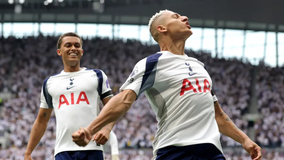 Richarlison marca golaço de bicicleta pelo Tottenham; veja