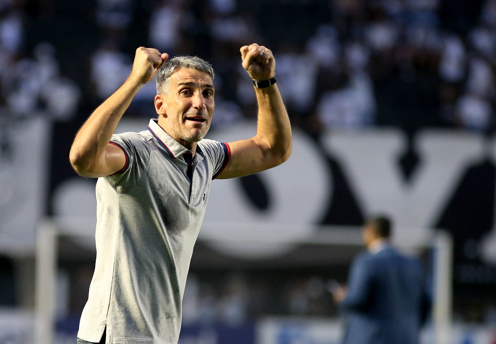 Santos anuncia contratação do técnico Juan Pablo Vojvoda
