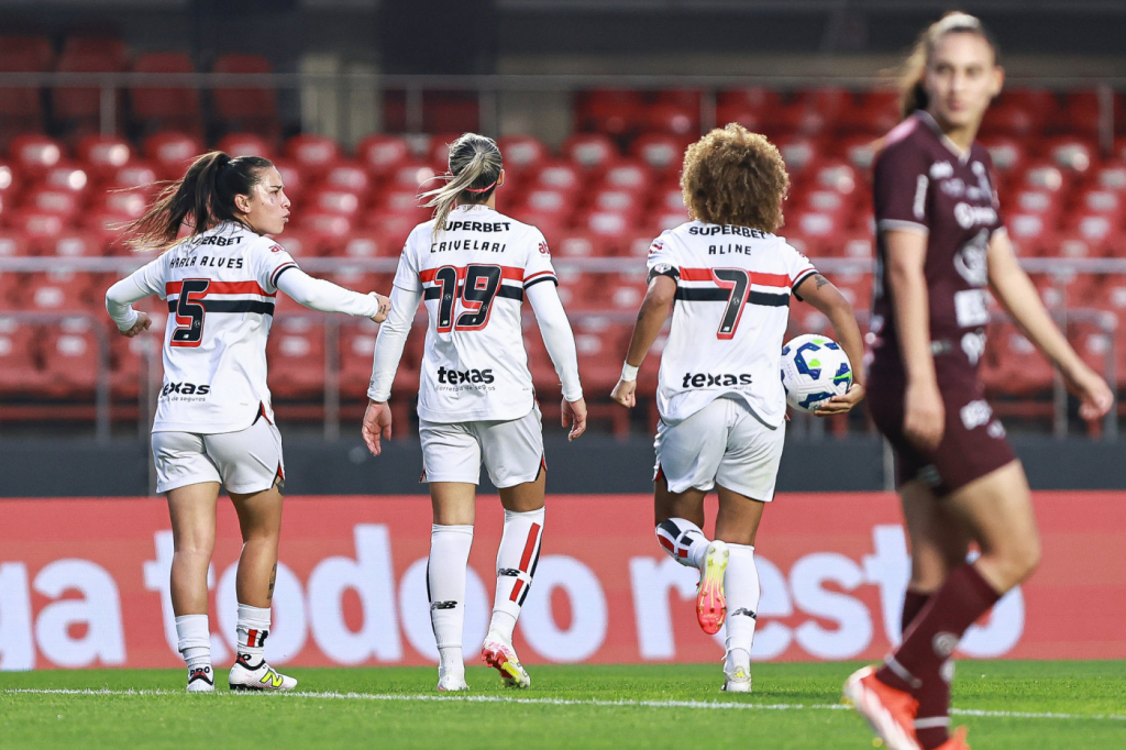 São Paulo supera a Ferroviária nos pênaltis e encara o rival Corinthians na semifinal do Brasileirão feminino