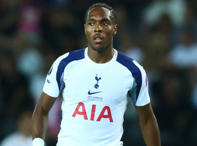 Tottenham condena ofensas racistas contra Mathys Tel após vice na Supercopa da Uefa