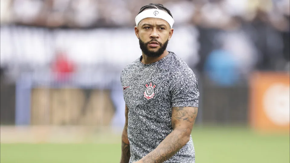 Treta entre Memphis e Félix marca treino do Corinthians antes do Dérbi