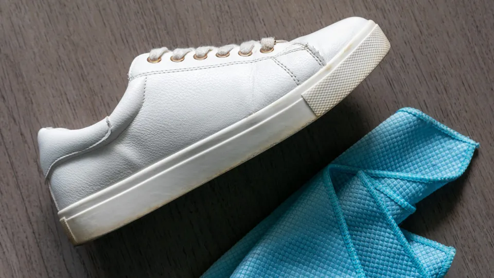 Veja truque para deixar sapatos brancos como novos e sem irem à máquina