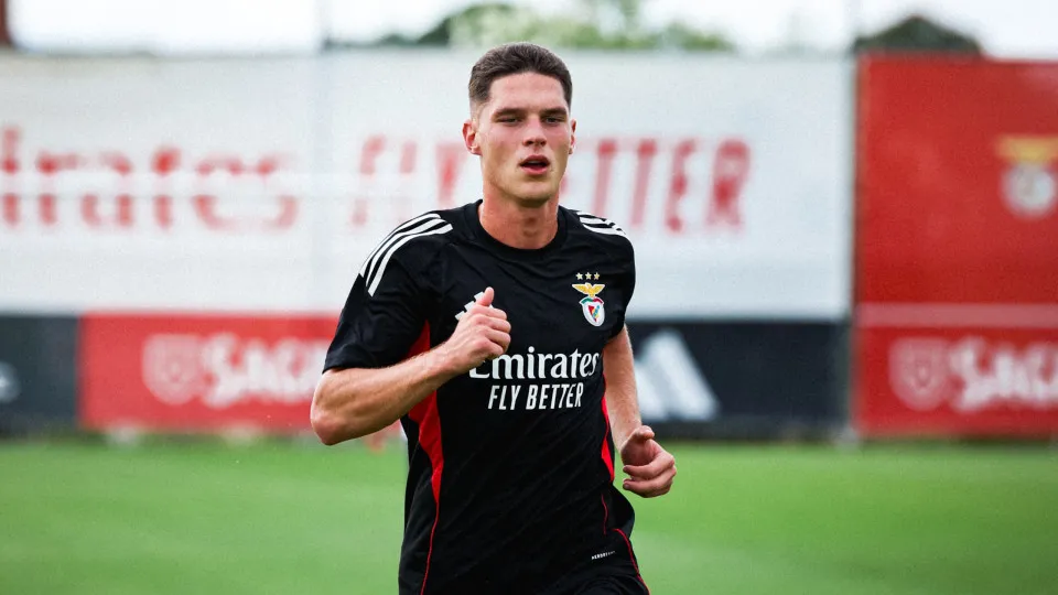 Ataque russo a Kiev destrói casa de Sudakov, jogador do Benfica