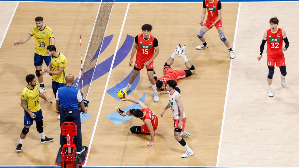 Brasil vence a China de virada em estreia pelo Mundial de Vôlei masculino