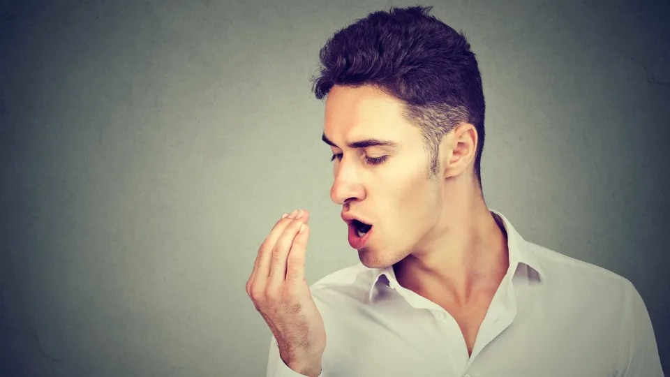 Dieta da moda e jejum prolongado podem causar mau hálito?