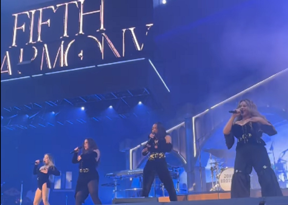 Fifth Harmony surpreende fãs com retorno em show dos Jonas Brothers