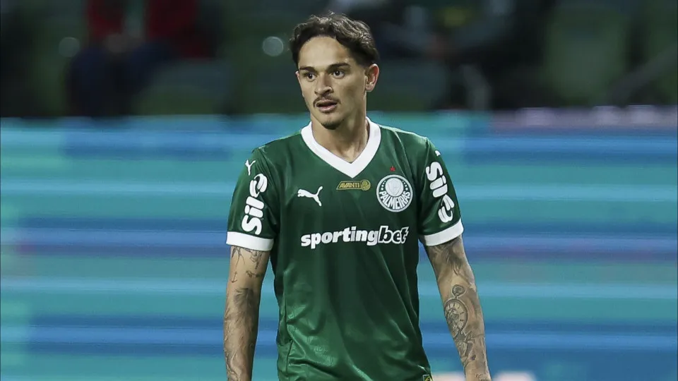 Lateral vira preocupação no Palmeiras após vitória contra o River