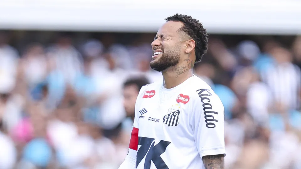 Neymar tem lesão na coxa e desfalca o Santos contra o São Paulo