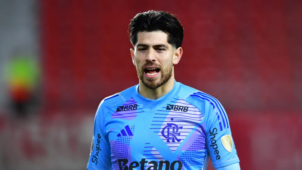 Rossi justifica fama de pegador de pênaltis que o trouxe ao Flamengo