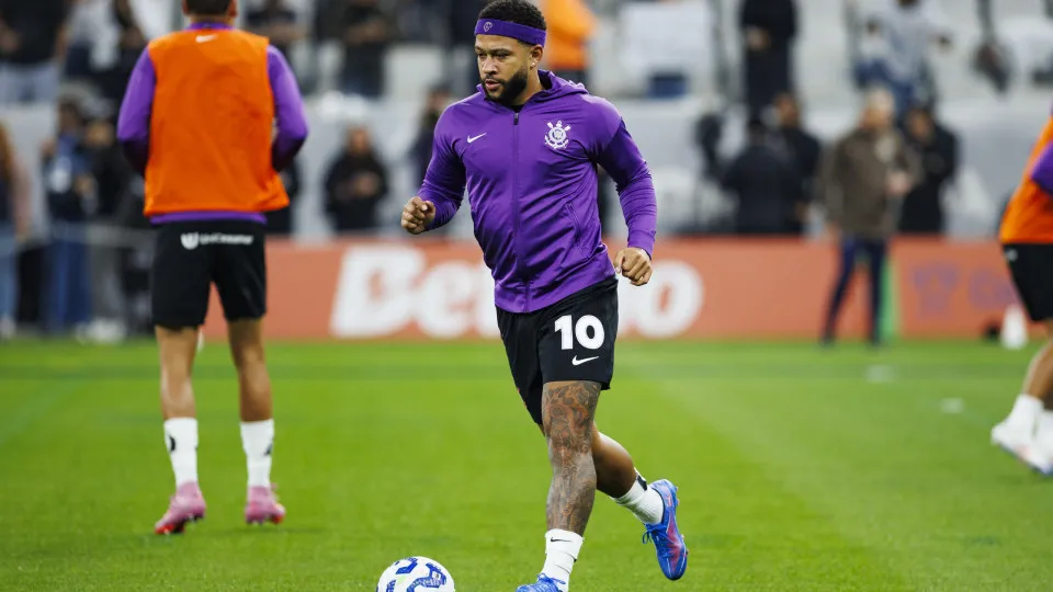 Trio do Corinthians volta a ficar 100% disponível e acirra disputa no ataque