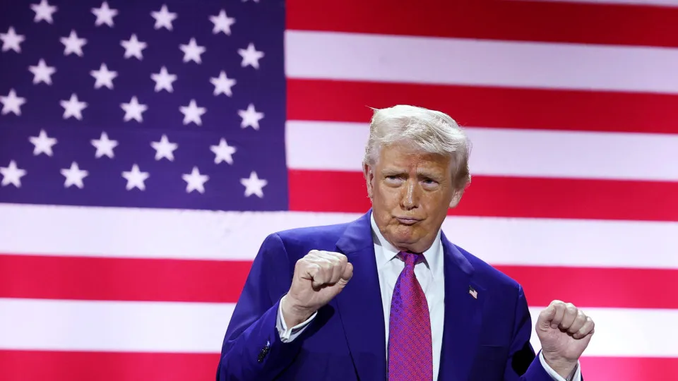 Trump recebe titãs da tecnologia em jantar e ostenta promessas bilionárias para IA nos EUA