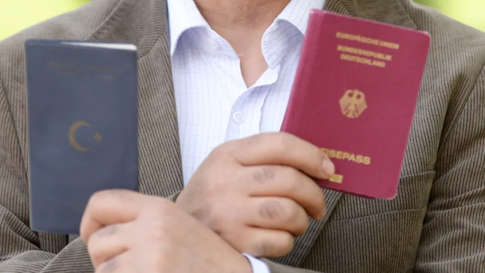 As vantagens e problemas da dupla cidadania e múltipla nacionalidade