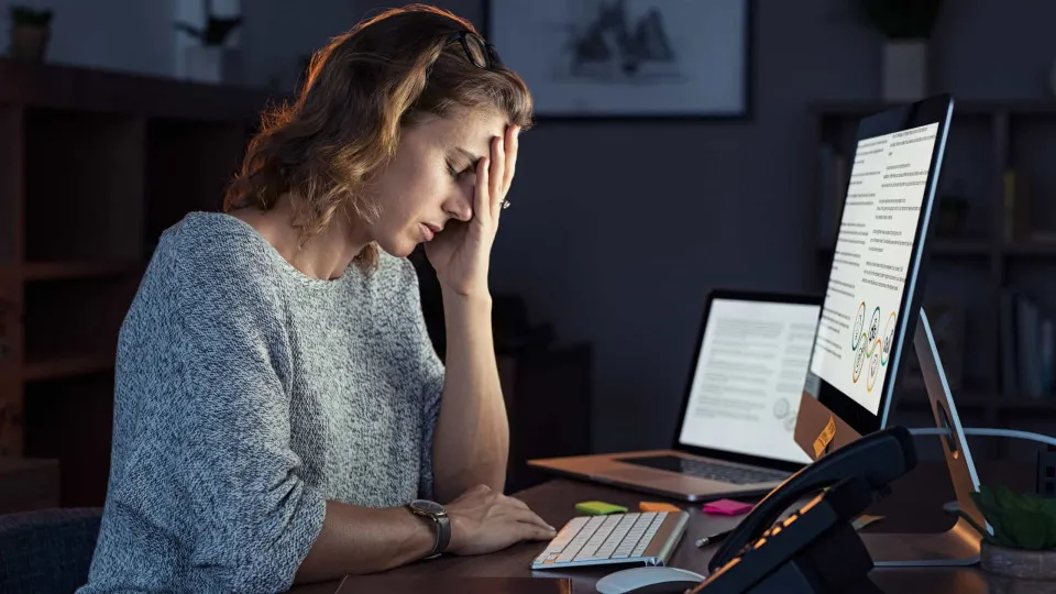 ‘Burnout’? Saiba como identificar os sintomas e o que fazer para evitar