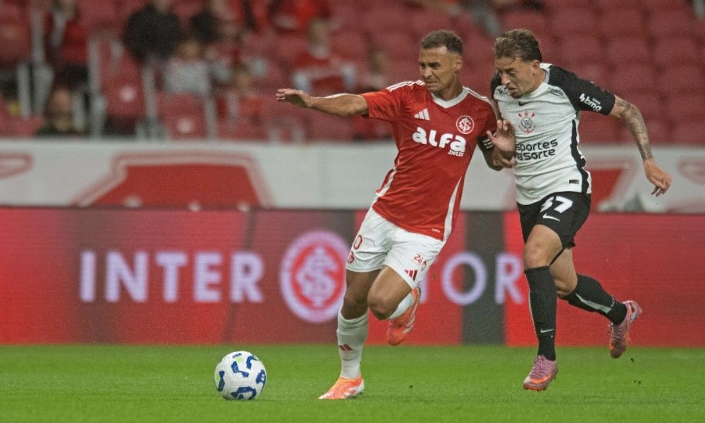 Corinthians leva gol nos acréscimos e empata com Inter pelo Brasileirão